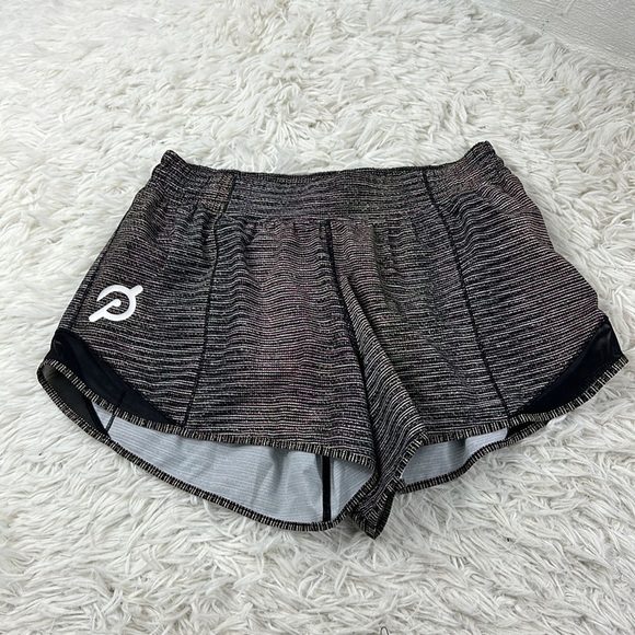 Lululemon Hotty Hot Low Rise Short 4" - Picture 1 of 6